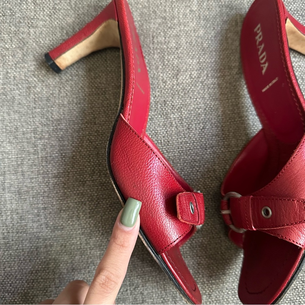 Vintage Prada buckled red leather heeled sandals - Picture 6 of 8